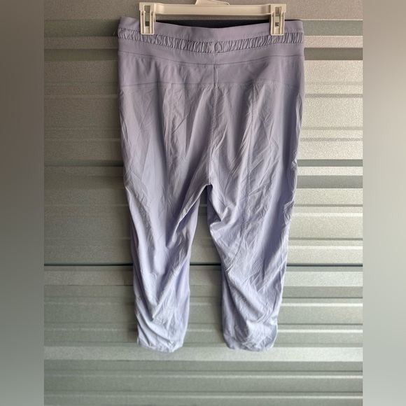 Women’s Lululemon Dance Studio Mid-Rise Crop 25” Pastel Blue Size 10 - Picture 11 of 14
